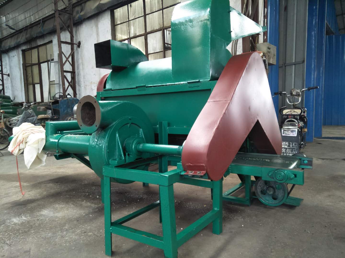 方便面破碎機(jī)廢棄糖酥粉碎機(jī) 臨沂方便面破碎機(jī)廢棄糖酥粉碎機(jī)