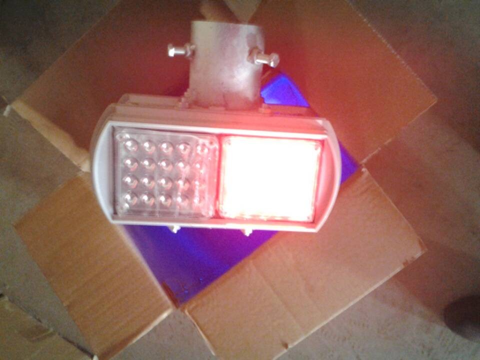 供應(yīng)松柏太陽能爆閃燈 交通紅藍(lán)爆閃燈太陽能施工燈廠家