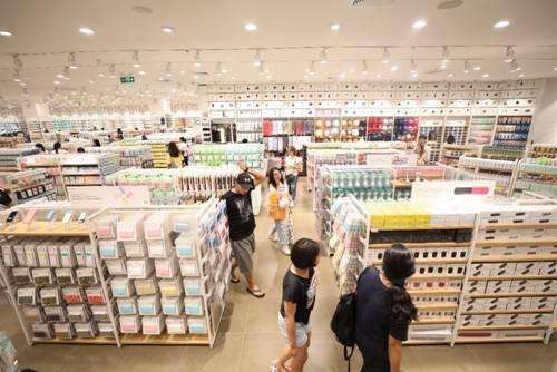 廣州名創(chuàng)優(yōu)品飾品貨架廠家直銷