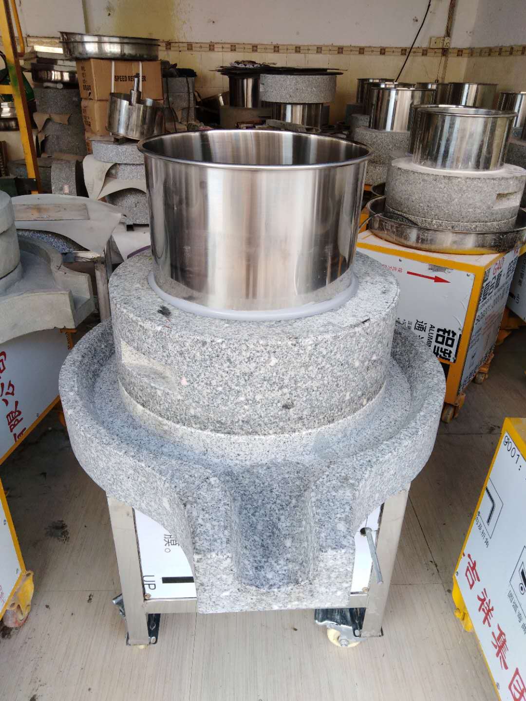 天然石磨腸粉磨漿機(jī)廠家直銷 天然石材制造腸粉磨漿機(jī)廠家直銷