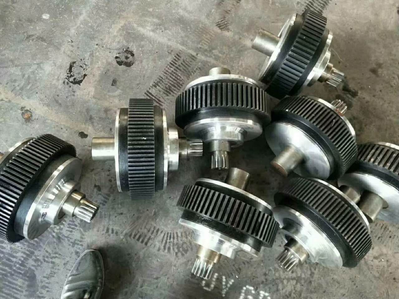 西北 秸稈顆粒機(jī) 環(huán)模秸稈顆粒機(jī)立式環(huán)模秸稈顆粒機(jī)供應(yīng)商直銷價(jià)質(zhì)量好服務(wù)周全