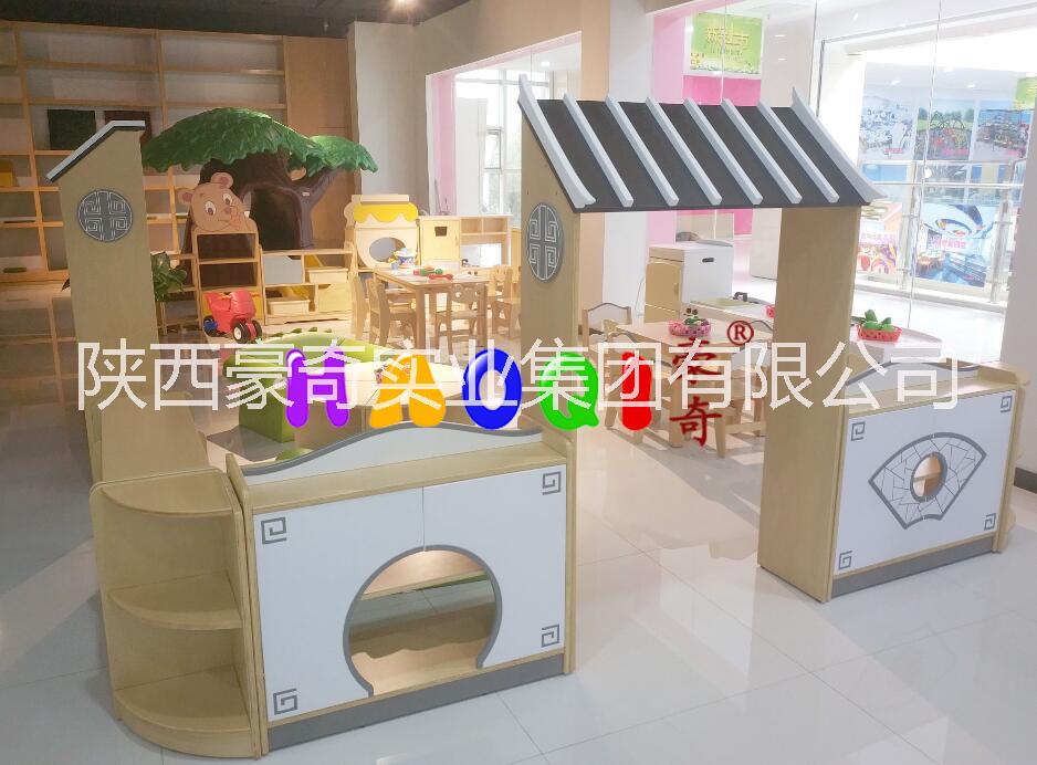 陜西廠家直銷幼兒園兒童實(shí)木區(qū)角柜