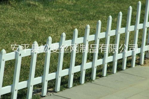 開封草坪護欄網(wǎng)PVC草坪護欄網(wǎng)批發(fā)安裝0.8*3.0m鋅鋼草坪護欄網(wǎng)價格