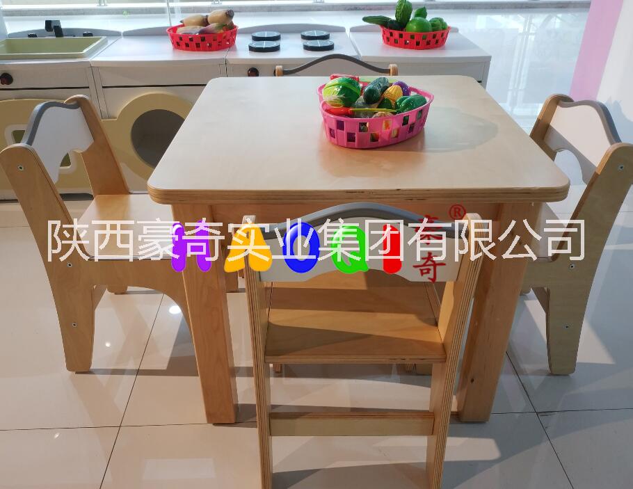 陜西廠家直銷幼兒園兒童實(shí)木區(qū)角柜