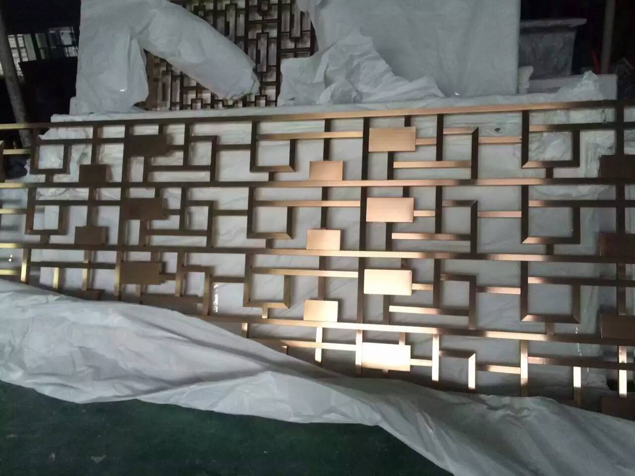 廠家直銷中式現(xiàn)代客廳玄關(guān)  不銹鋼屏風(fēng)隔斷 酒店玫瑰金屏風(fēng)