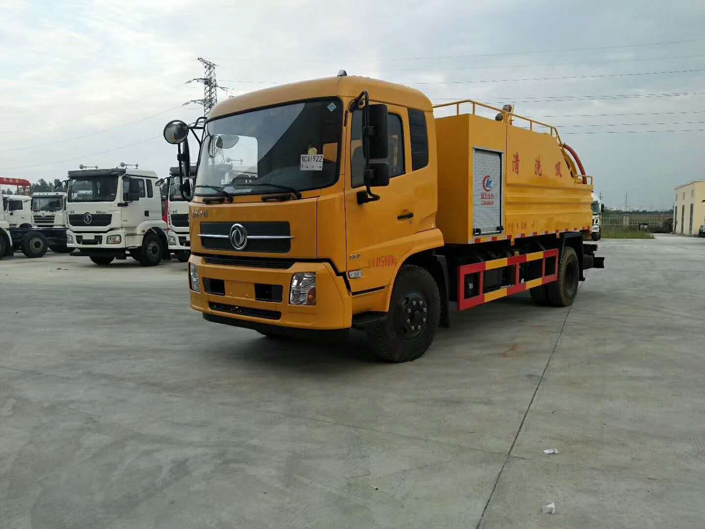 清洗吸污車廠家為你定制，價(jià)格你說了算