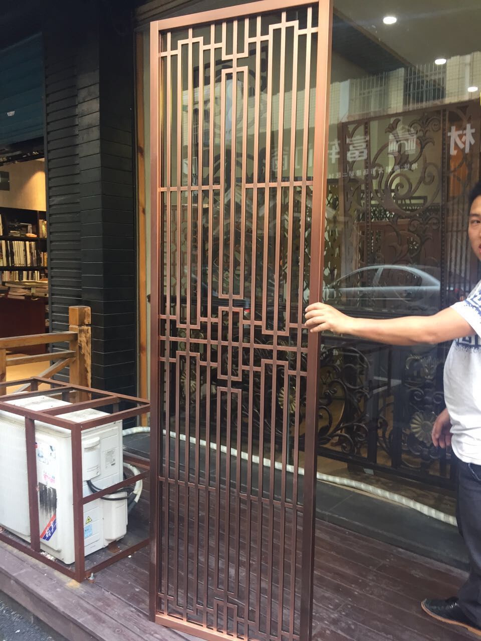 廠家直銷定制高端酒店餐廳屏風(fēng)花格  拉絲玫瑰金不銹鋼屏風(fēng)隔斷