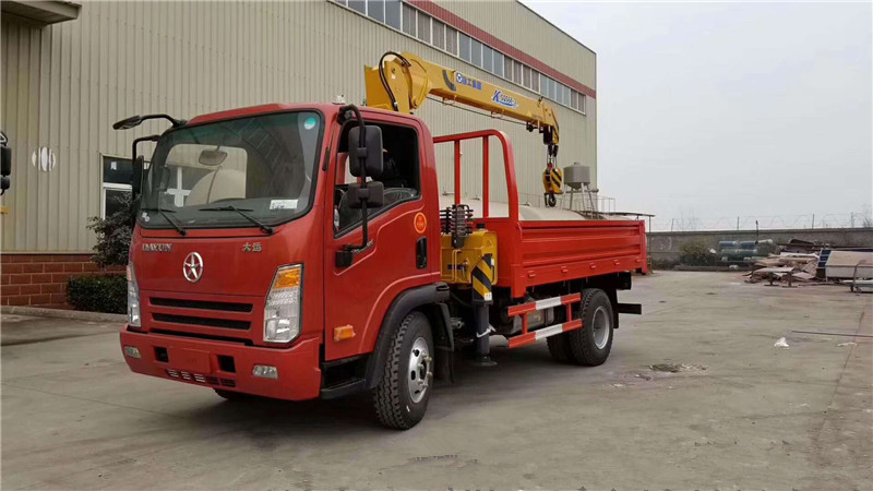 可以上藍(lán)牌的重汽3.2噸  4噸  5噸隨車吊  藍(lán)牌隨車吊車價(jià)格一輛多少錢