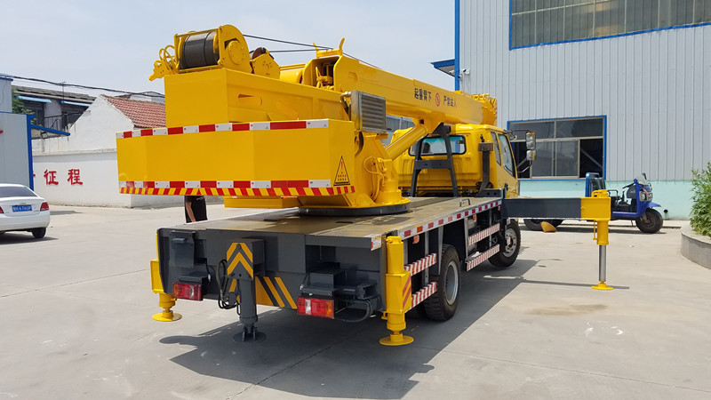 東風(fēng)16噸吊車16噸汽車起重機(jī)廠家報(bào)價(jià)
