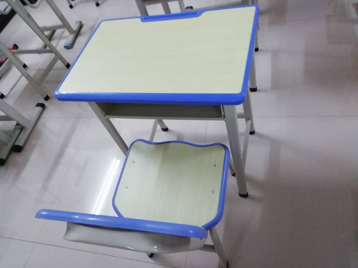 深圳課桌椅廠家*課桌椅廠家直銷*坪地課桌椅廠家 KZ深圳升降課桌椅