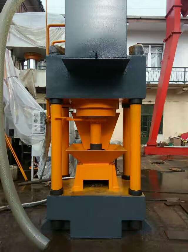 熱銷(xiāo)630噸四柱三梁液壓機(jī)