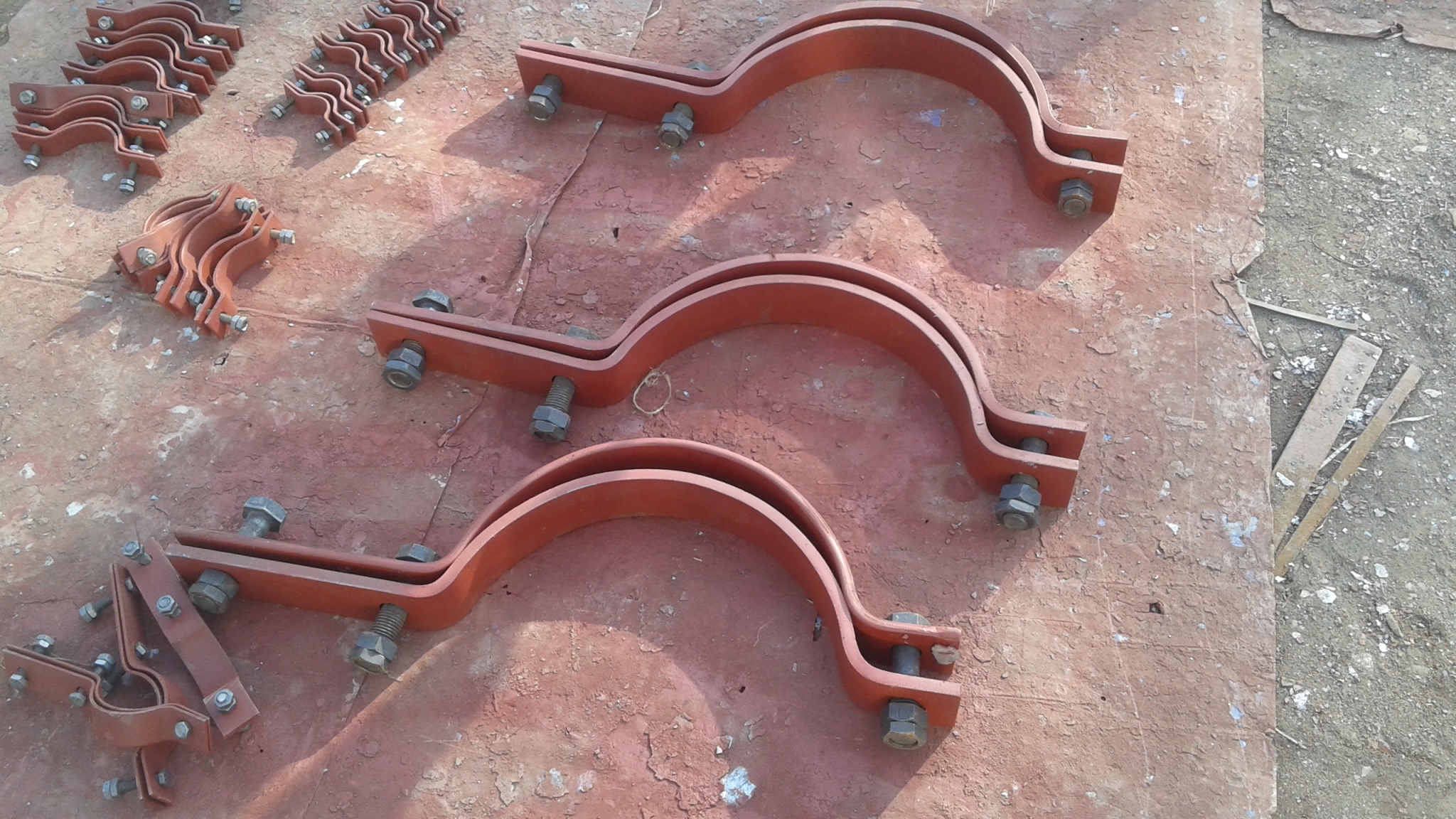 現(xiàn)貨批發(fā)電廠*管夾管托 DN80雙孔扁鋼管夾 焊接鞍式支座吊耳