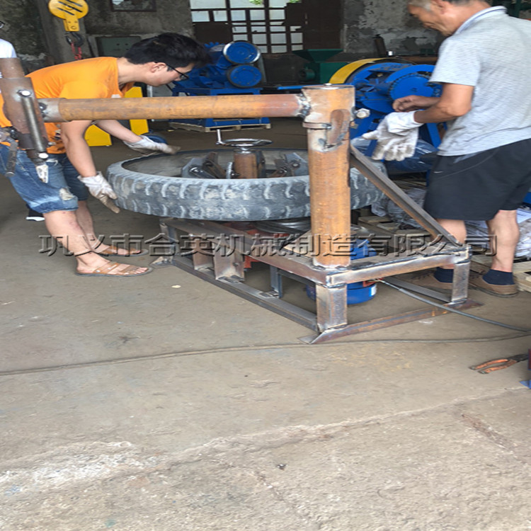 鄭州廢舊輪胎粉碎膠粉機(jī)器廠家地址