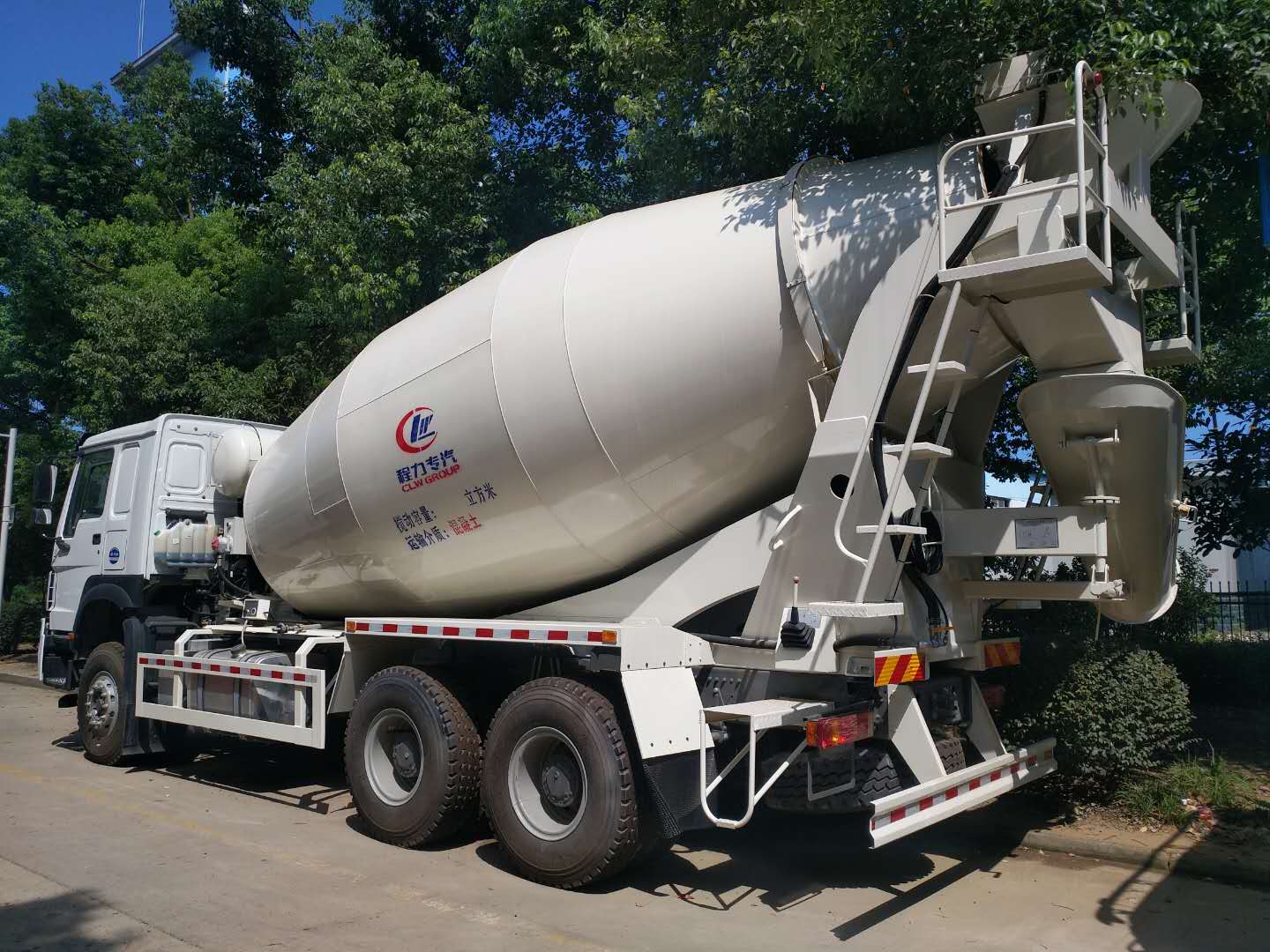 貴州攪拌車廠家直銷品質(zhì)有保證大量備車