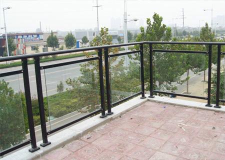 長(zhǎng)治玻璃陽(yáng)臺(tái)欄桿，烤漆陽(yáng)臺(tái)護(hù)欄，爆花金陽(yáng)臺(tái)圍欄，室內(nèi)樓梯扶手想你了