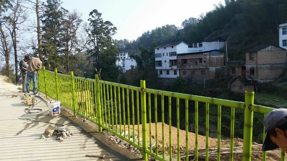 濟(jì)源景觀竹節(jié)護(hù)欄，園林仿竹節(jié)柵欄，鋅鋼草坪柵欄，仿竹道路隔離欄愛你