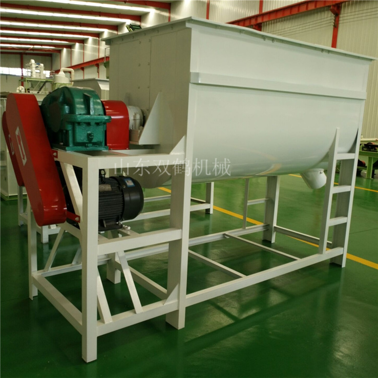 蛋雞飼料粉碎加工機(jī)組 養(yǎng)殖戶家用 攪拌機(jī)廠家 一噸的臥式混合機(jī)