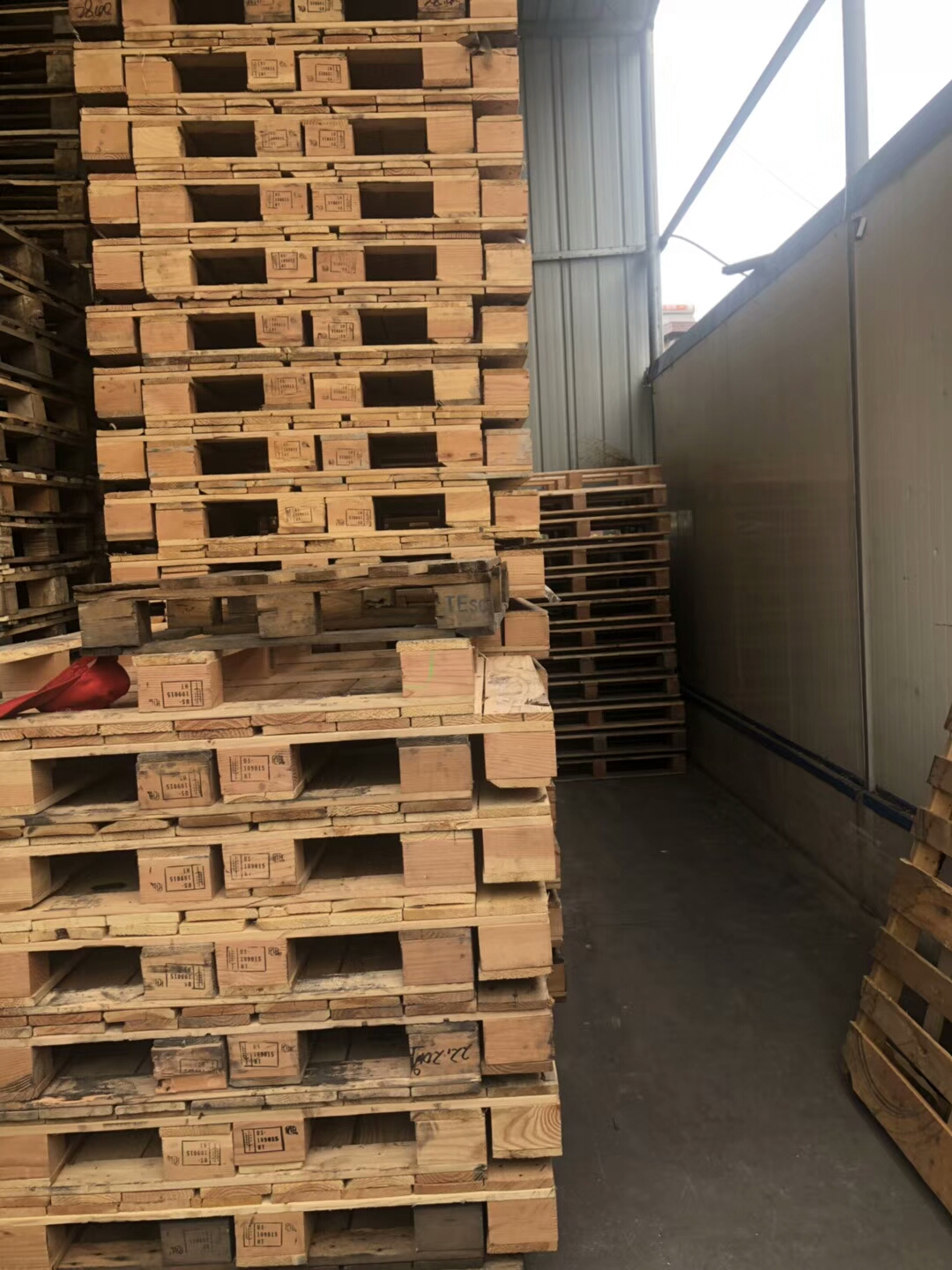 求購110×110cm檔子托盤價(jià)格_*檔子托盤回收_檔子托盤求購信息