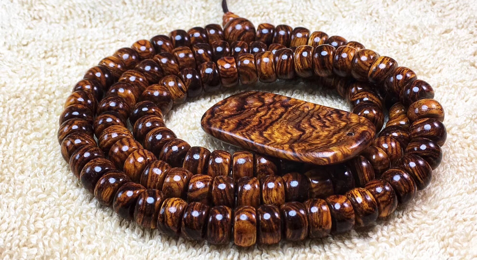 黃花梨佛珠， 黃花梨佛珠價(jià)格， 黃花梨佛珠批發(fā)， 黃花梨佛珠生產(chǎn)廠家