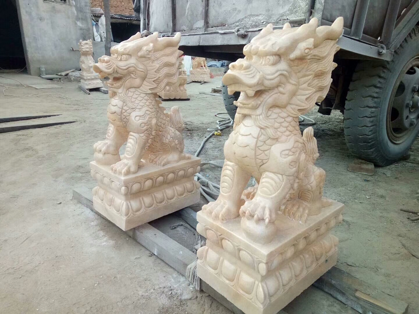 豐路雕塑青石門(mén)墩獅子麒麟擺件 豐路雕塑青石門(mén)墩獅子麒麟擺件一對(duì)