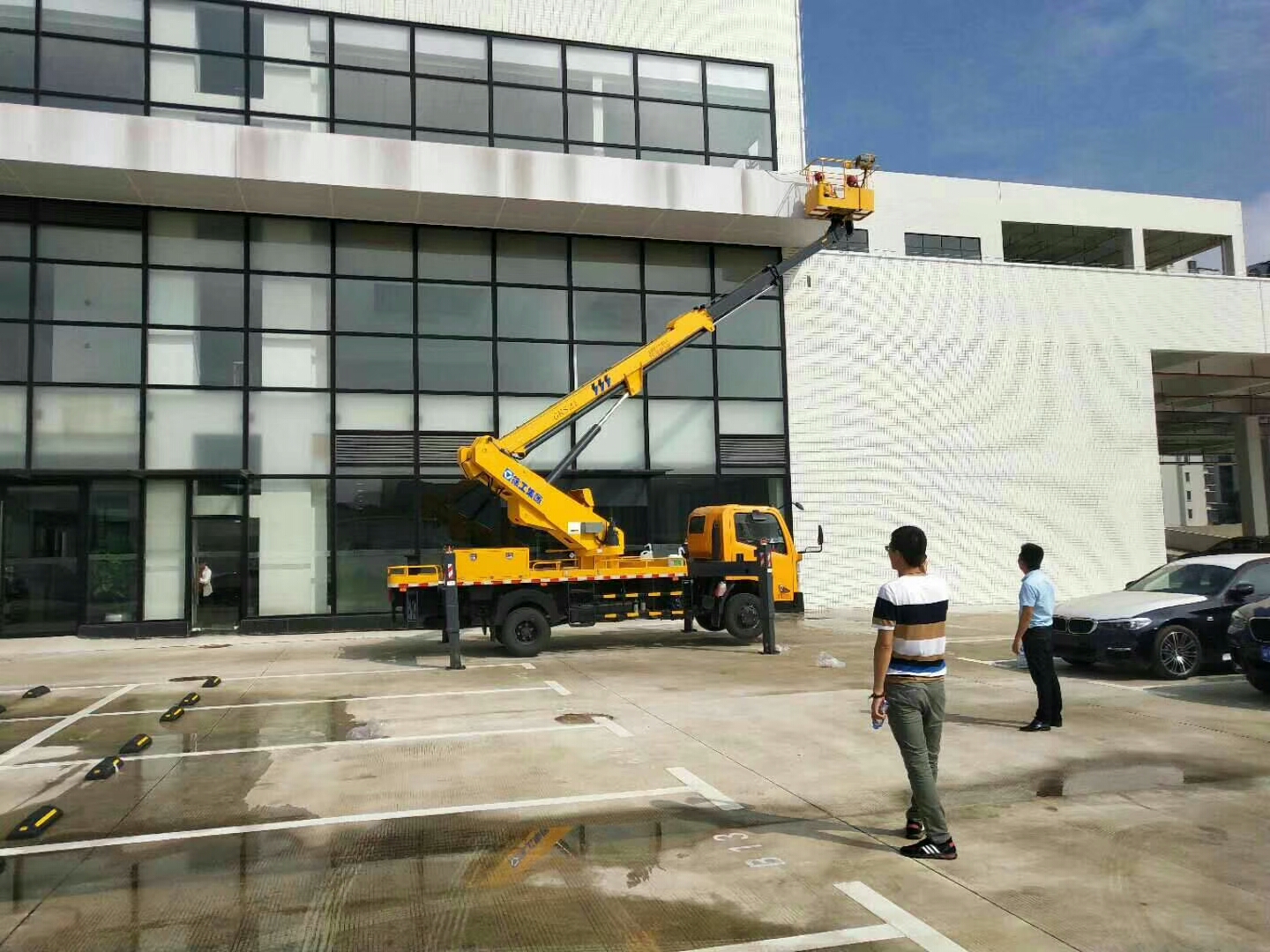 昆明高空作業(yè)車租賃 外墻修補車出租