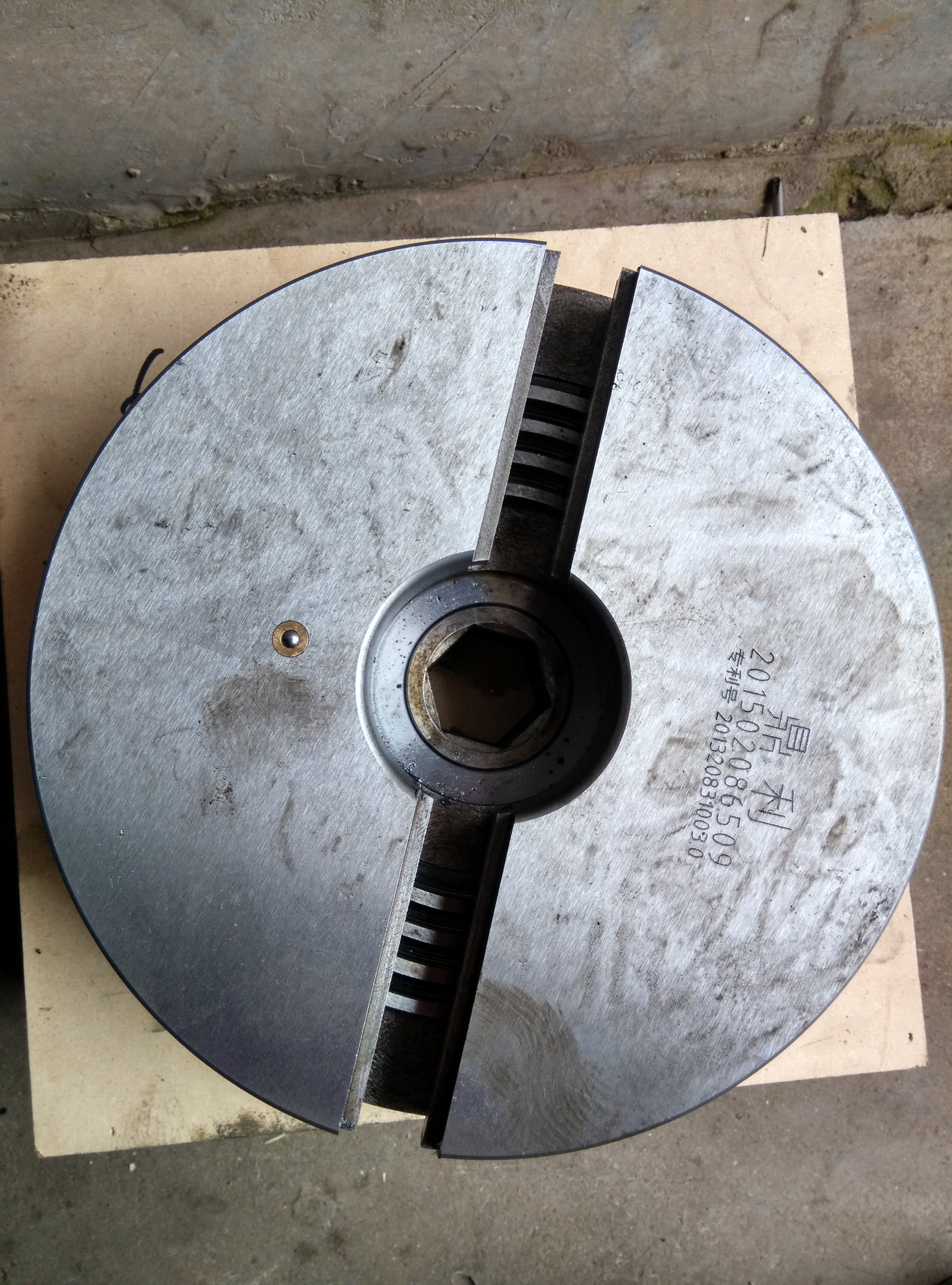廠家直銷，批發(fā)，上門改裝車床自動(dòng)卡盤電動(dòng)卡盤優(yōu)質(zhì)鋼體卡盤非標(biāo)定做中空三爪四爪空心卡 200四爪電動(dòng)卡盤