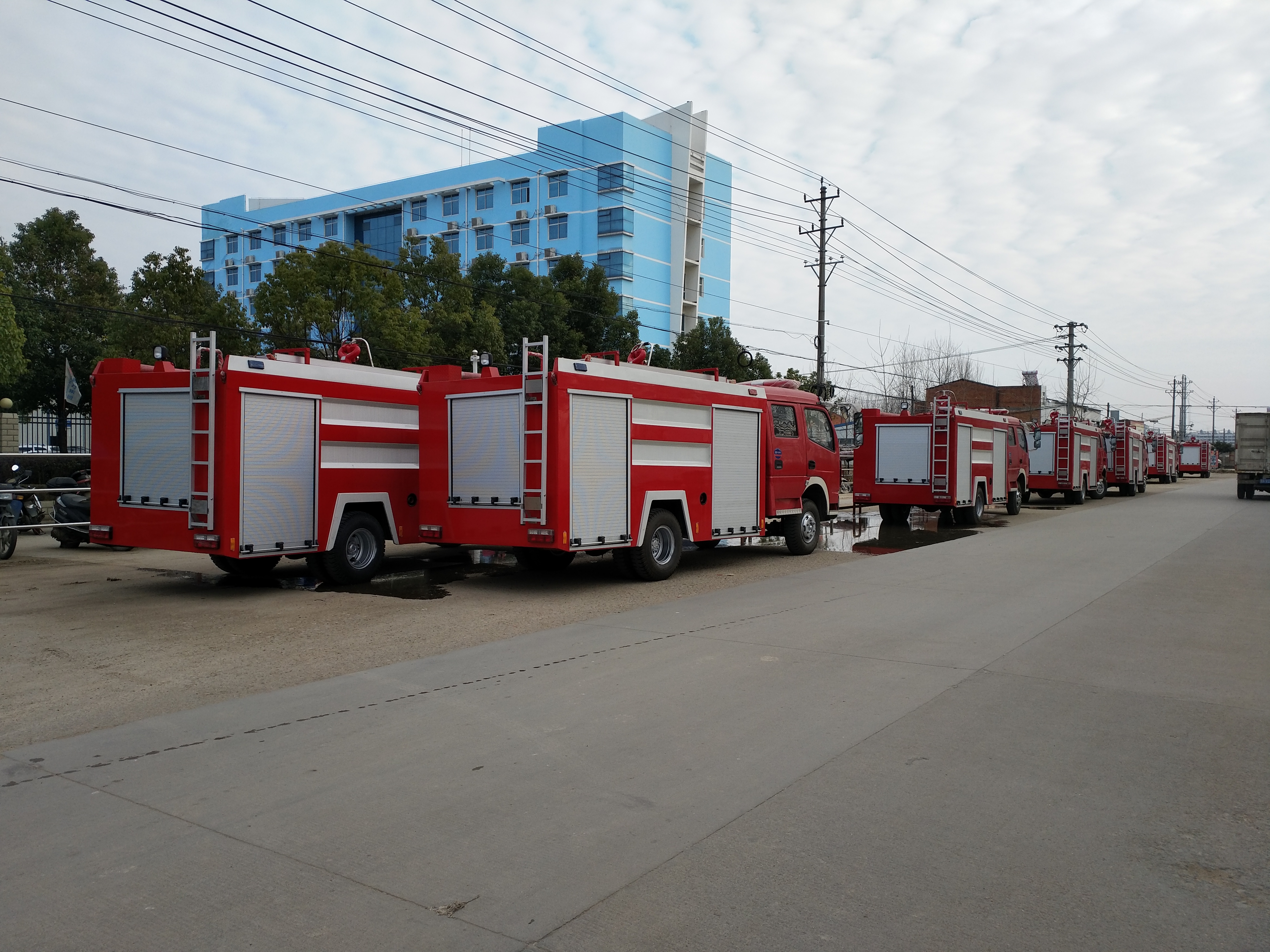 消防車(chē)廠家直銷(xiāo)多功能消防車(chē)泡沫消防車(chē)