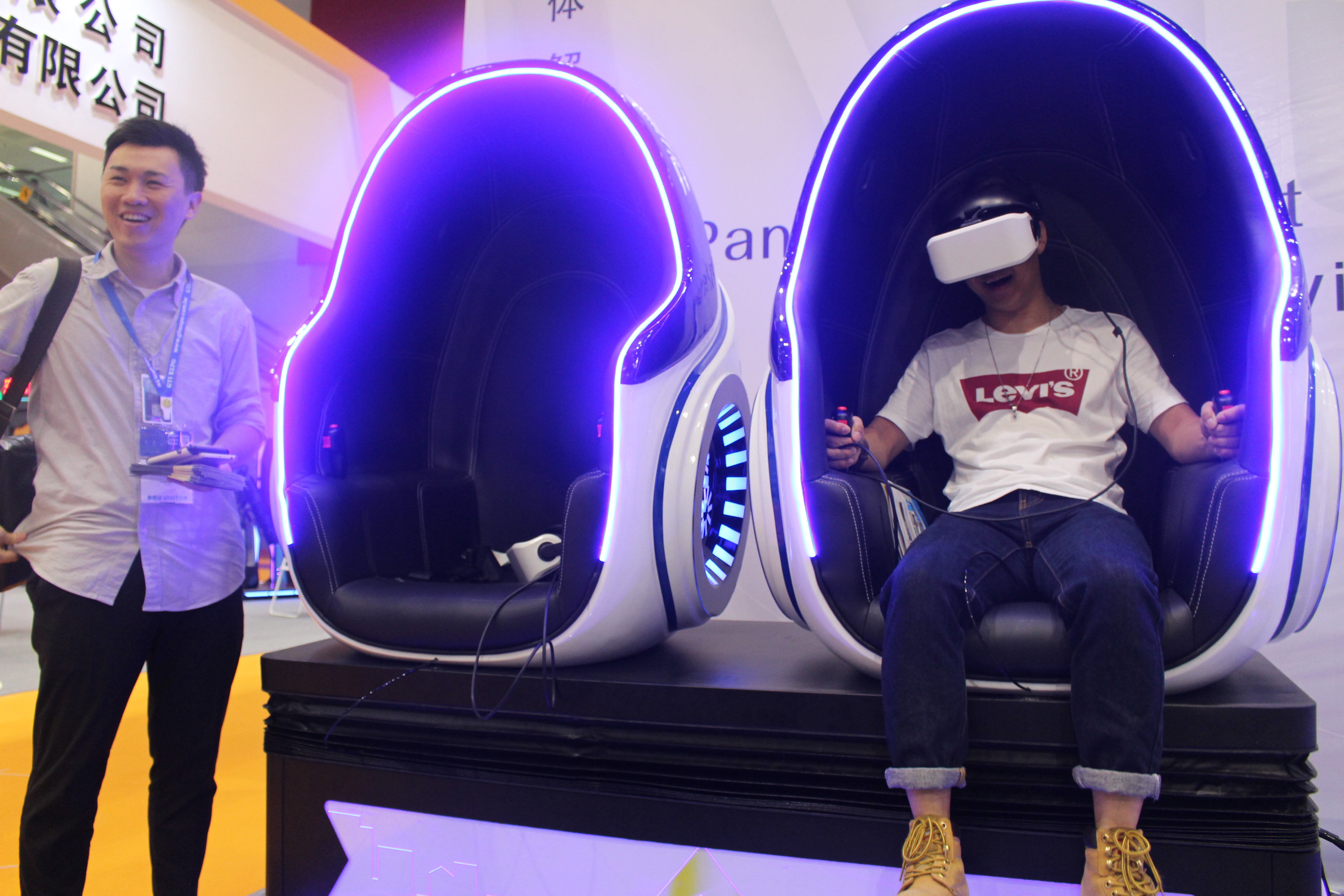 廣州vr廠家vr游戲vr廠家提供全套VR設(shè)備廣州vr廠家