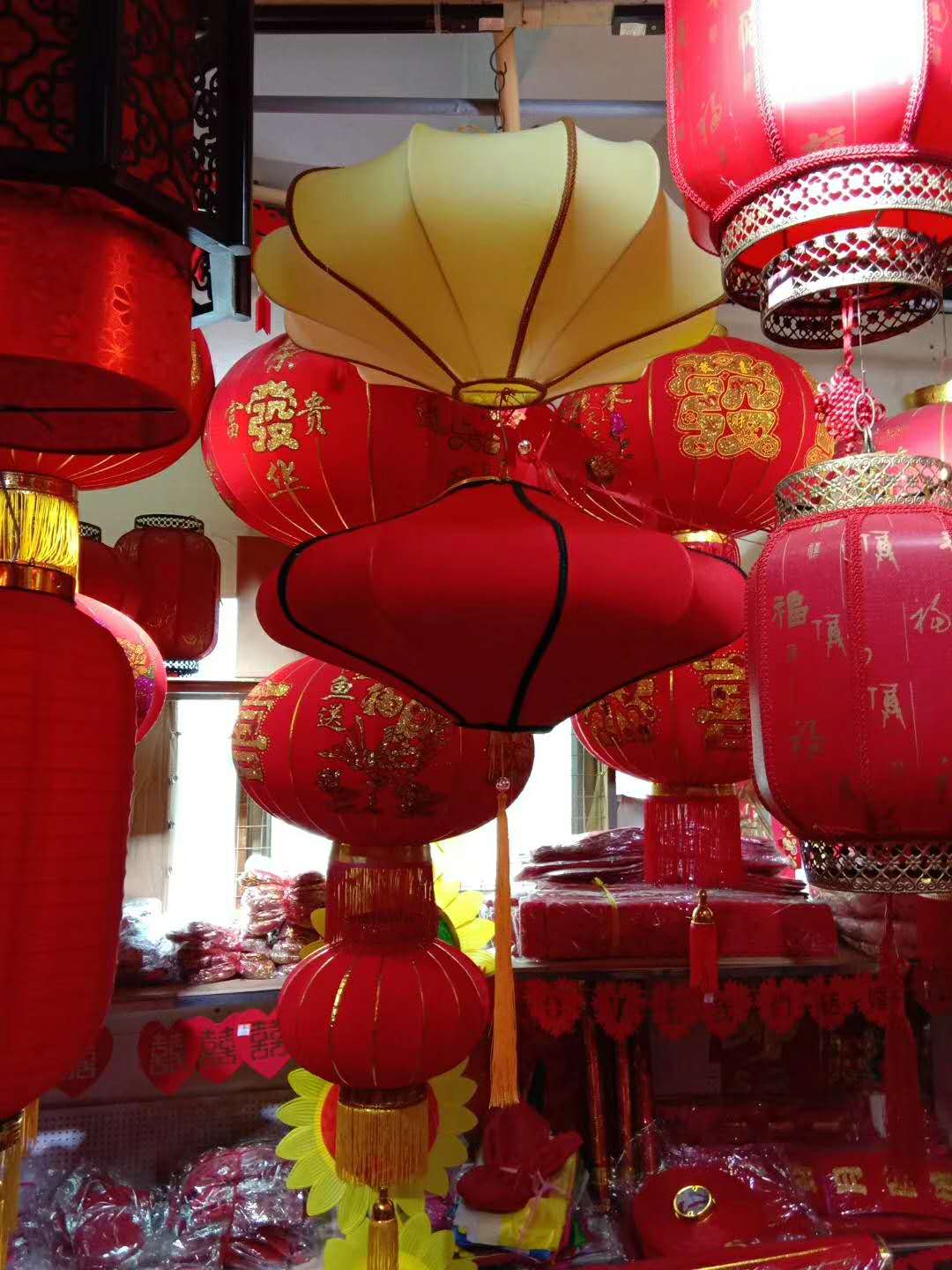 廣東春節(jié)大型花燈價(jià)格，廣州節(jié)日燈籠多少錢