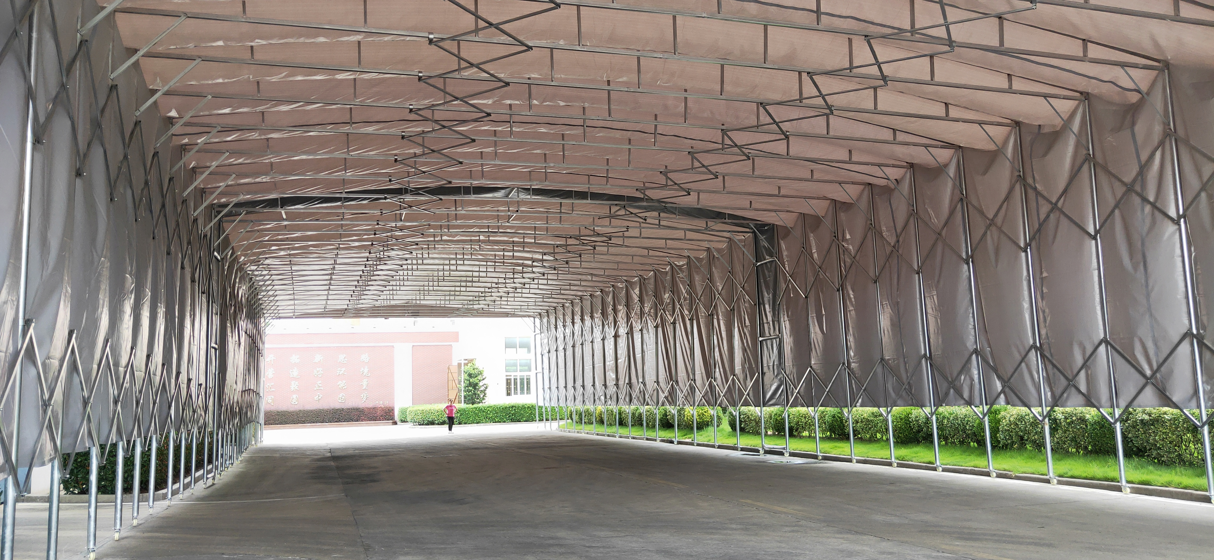 上海膜結(jié)構(gòu)停車棚定做  上海動伸縮蓬定做 移動伸縮蓬  江蘇移動推拉蓬價格    上海膜結(jié)構(gòu)停車棚定做