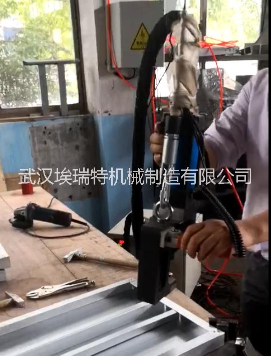 冰箱殼體無鉚釘鉚接機，埃瑞特冰柜殼體TOX無鉚釘鉚接機
