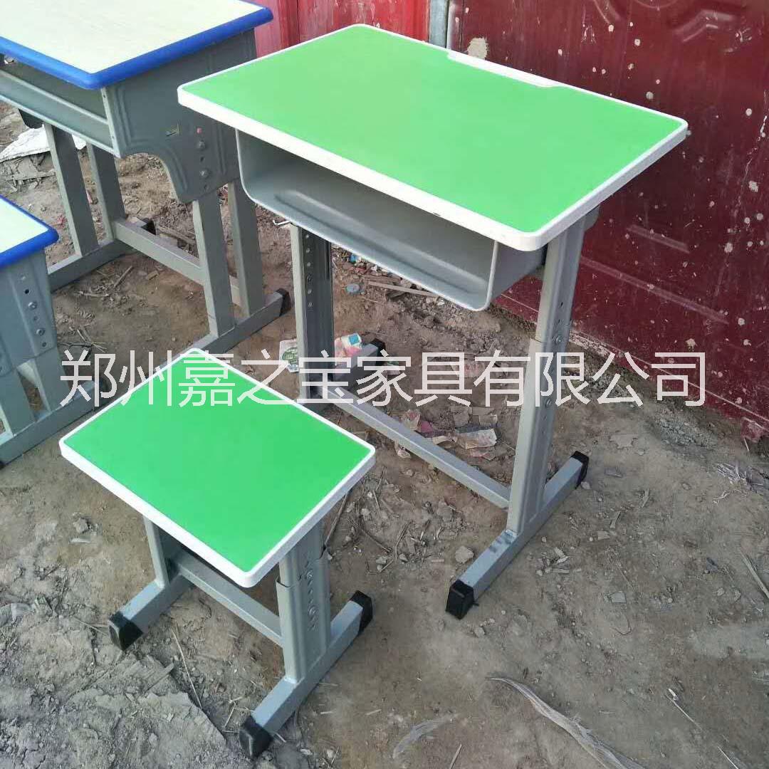 平頂山課桌椅生產(chǎn)廠家專業(yè)生產(chǎn)學(xué)校課桌輔導(dǎo)班學(xué)生課桌