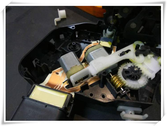 路虎攬勝打不開車門更換小電機(jī)解決大問(wèn)題