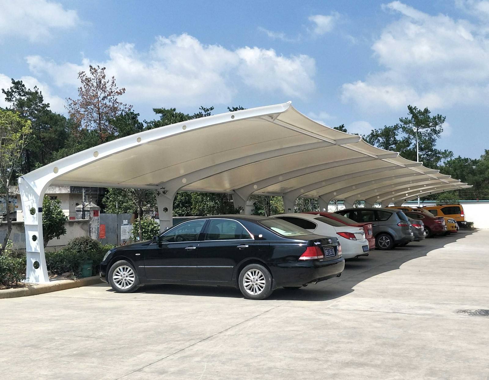 江蘇膜結(jié)構(gòu)停車棚訂做可*  鎮(zhèn)江停車棚