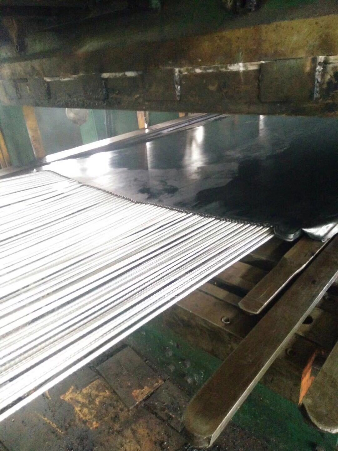 橡膠輸送帶 橡膠輸送帶，青島聯(lián)眾供應(yīng)橡膠輸送