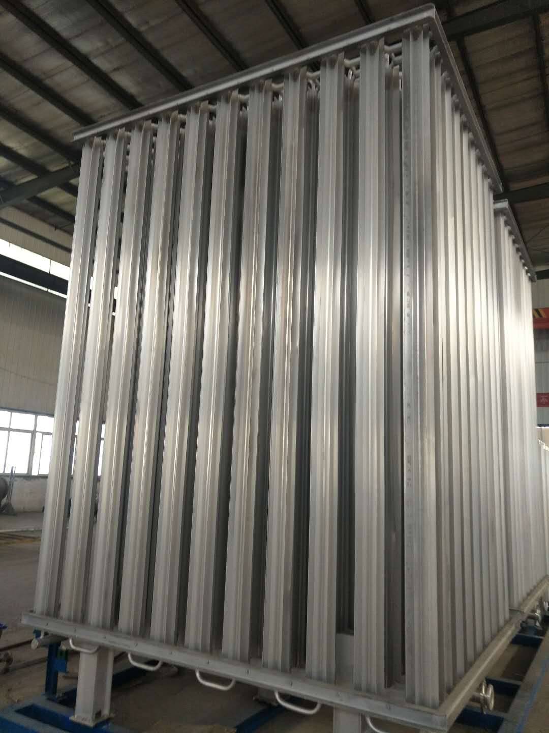 榮鋮燃?xì)庠O(shè)備1300立方LNG氣化調(diào)壓撬裝設(shè)備