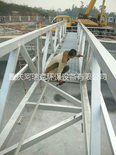 周邊傳動(dòng)刮泥機(jī)廠家直銷(xiāo)