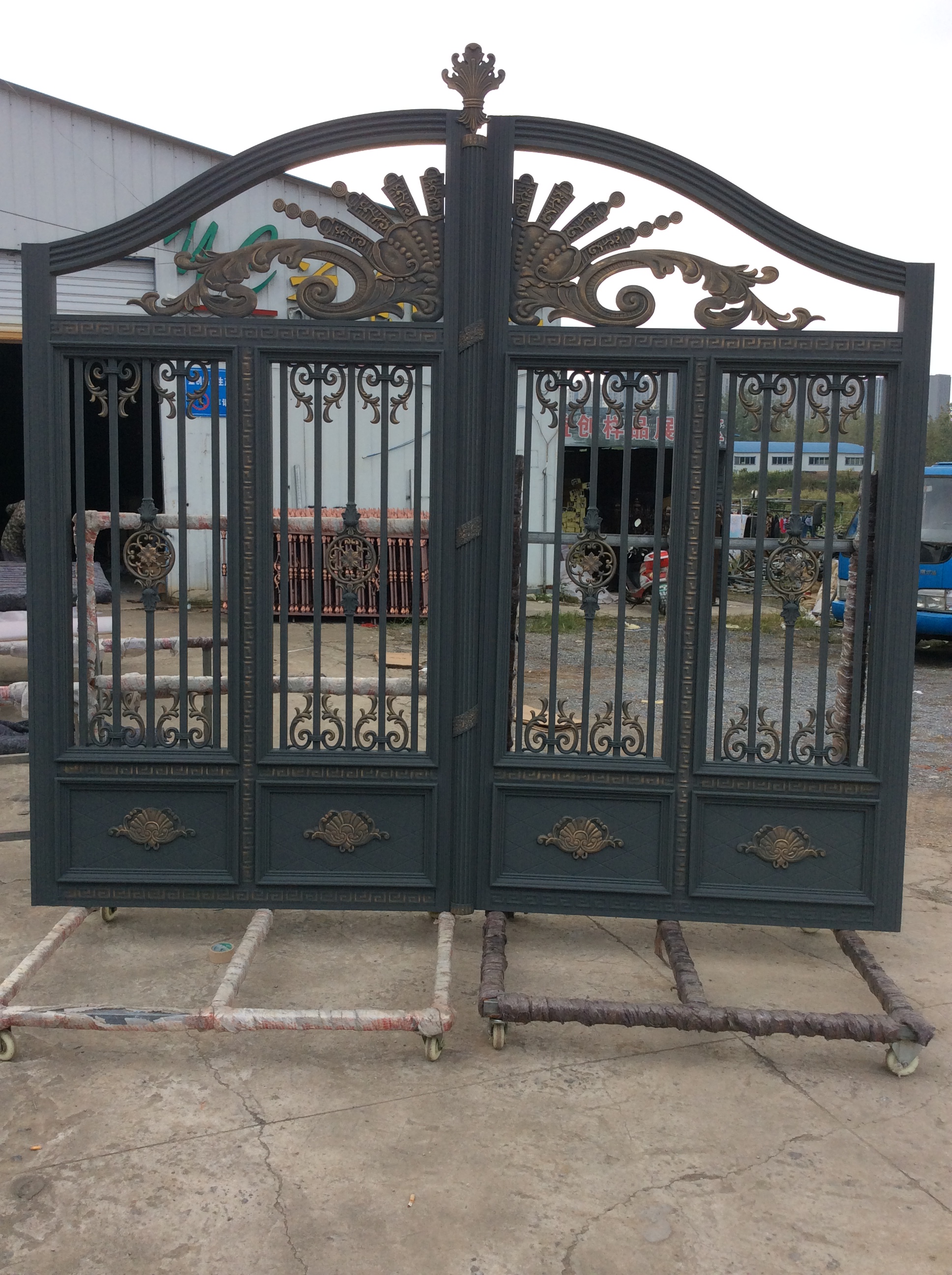 徽府護(hù)衛(wèi)鋁藝庭院門