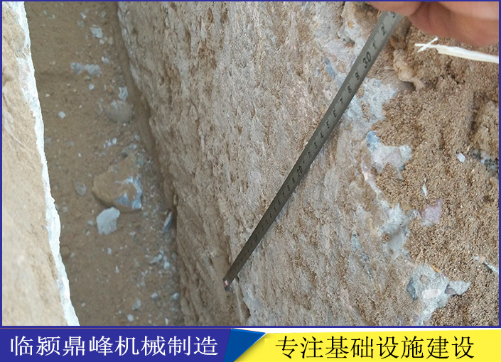 河南鼎峰機(jī)械設(shè)備自來(lái)水管道開(kāi)溝機(jī)，圓盤開(kāi)溝機(jī)