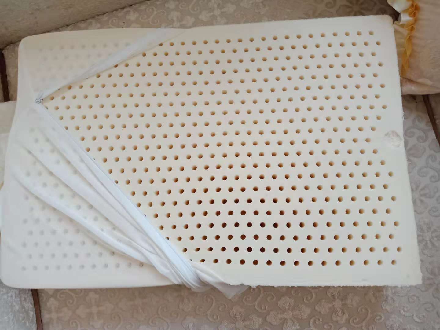 廠家直銷 天然乳膠枕 波浪枕 頸椎枕按摩枕 單人高低枕 含內(nèi)外套