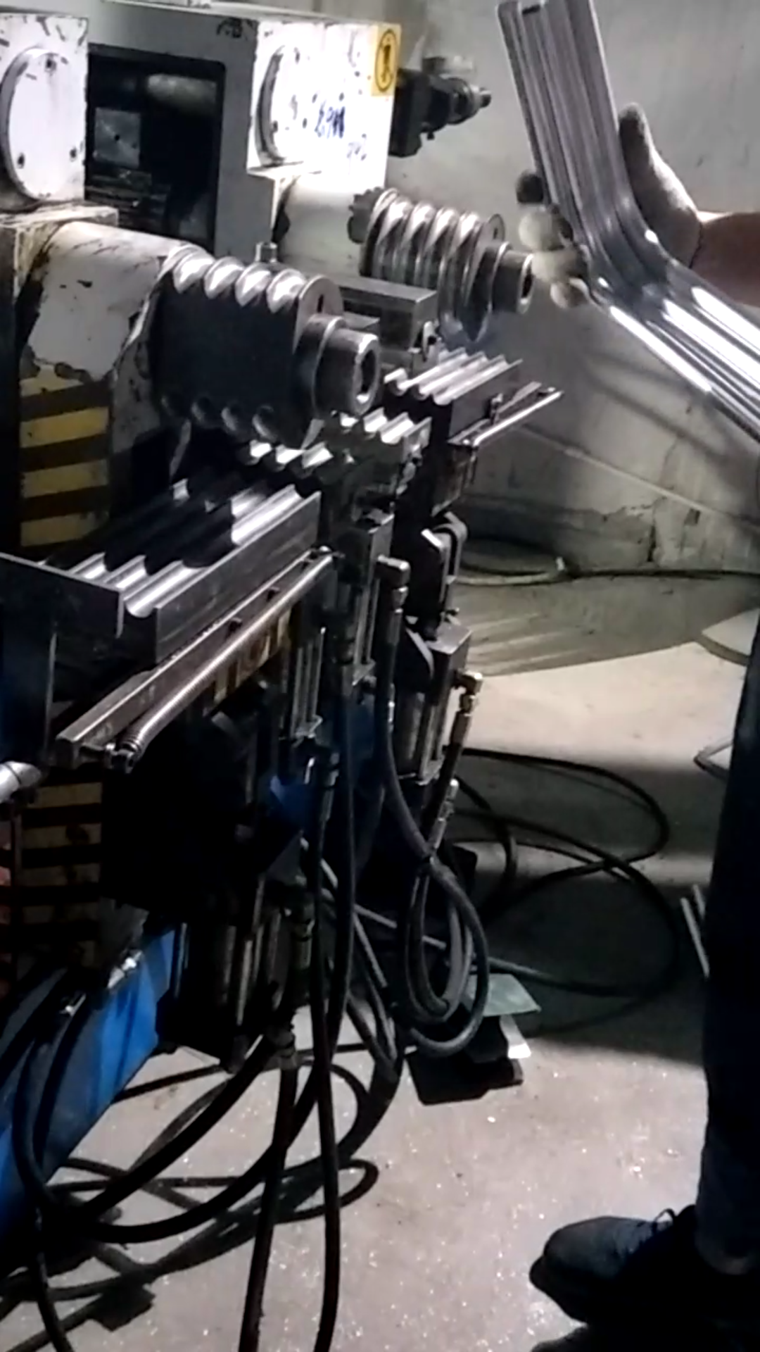 自動雙彎液壓機 廣東省自動雙彎液壓機 廣東中山自動雙彎液壓機