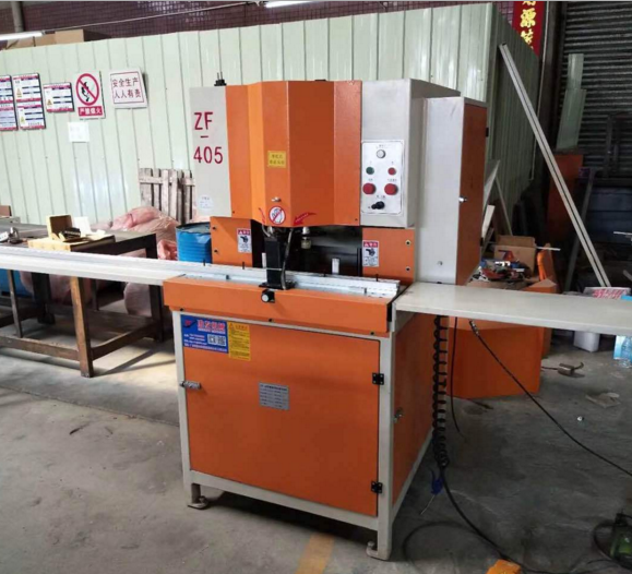 45度鋁材切角機精密45度雙頭切角機非標(biāo)加高切角機鋁合金加工設(shè)備鋁材切割機