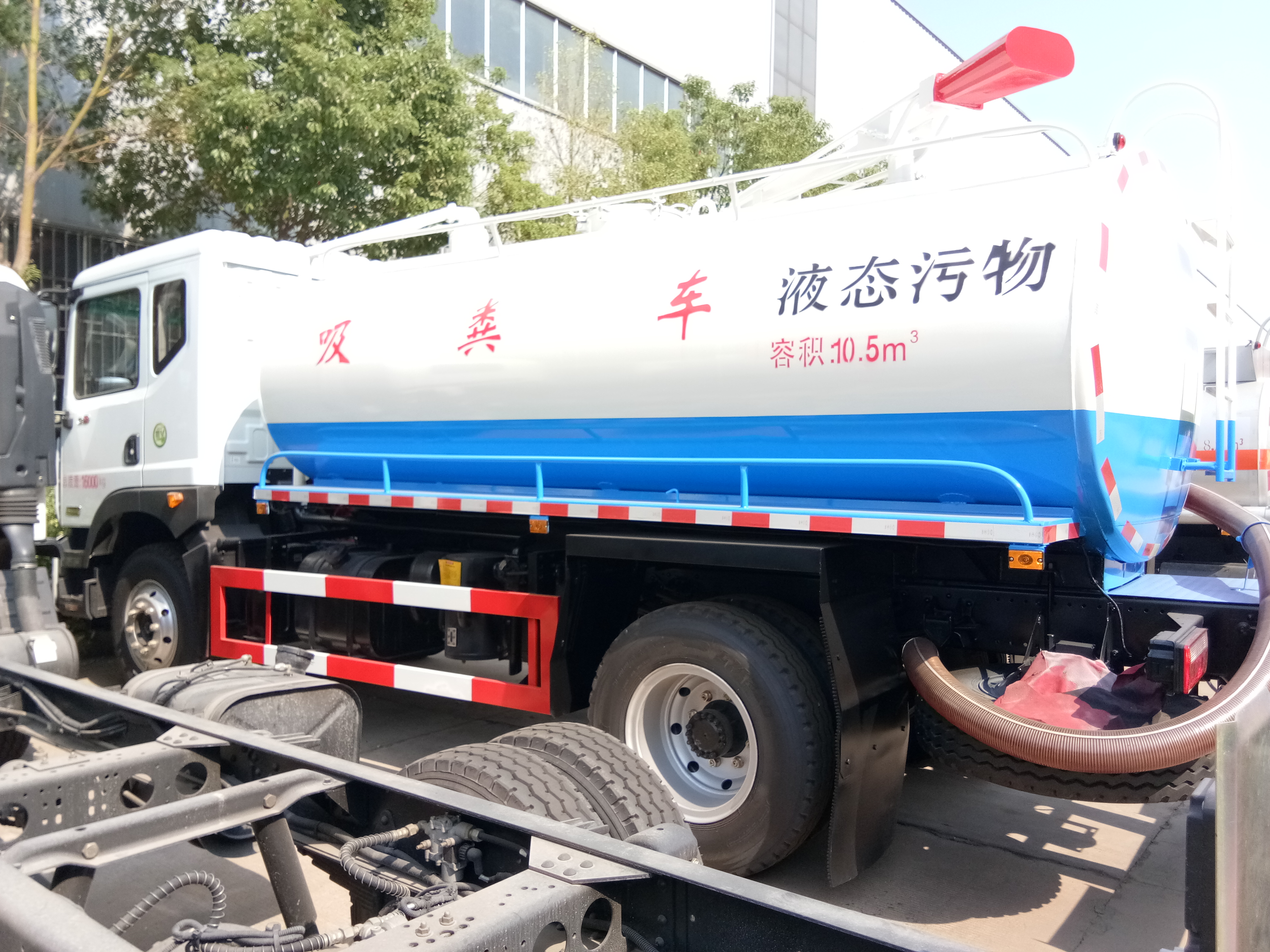 東風多利卡D9吸糞車、10方吸糞車、10方吸糞車廠家、10方吸糞車價格、湖北吸糞車廠家