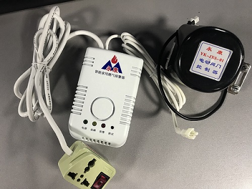 三聯(lián)動(dòng)家用燃?xì)鈭?bào)警器，連接排風(fēng)扇機(jī)械手電磁閥