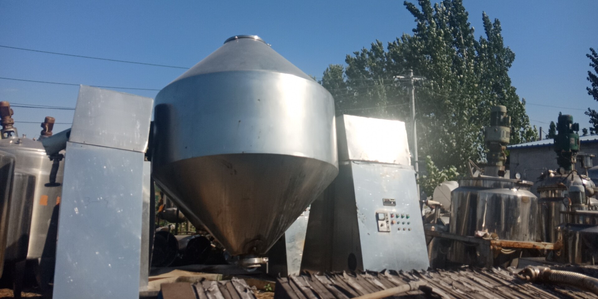 梁山二手混合機(jī)   二手三維混合機(jī) 二手不銹鋼雙錐干燥混合機(jī) 二手搪瓷雙錐干燥混合機(jī) 梁山二手混合機(jī)