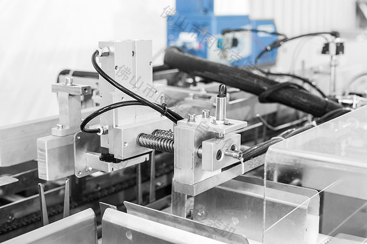 食品裝盒機(jī)，熱熔膠機(jī)裝盒機(jī)