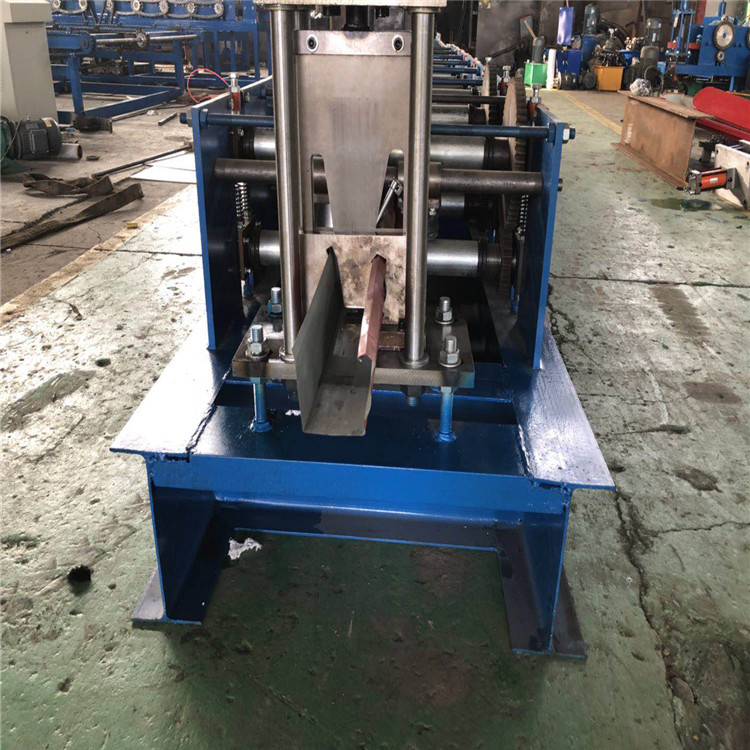 鋼結(jié)構(gòu)房屋檐落水槽設(shè)備廠家鋼結(jié)構(gòu)別墅設(shè)備