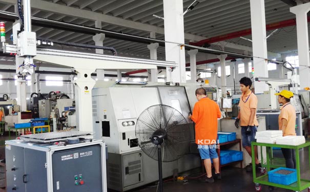 自動上下料機器人，實現(xiàn)智能化數(shù)控機床