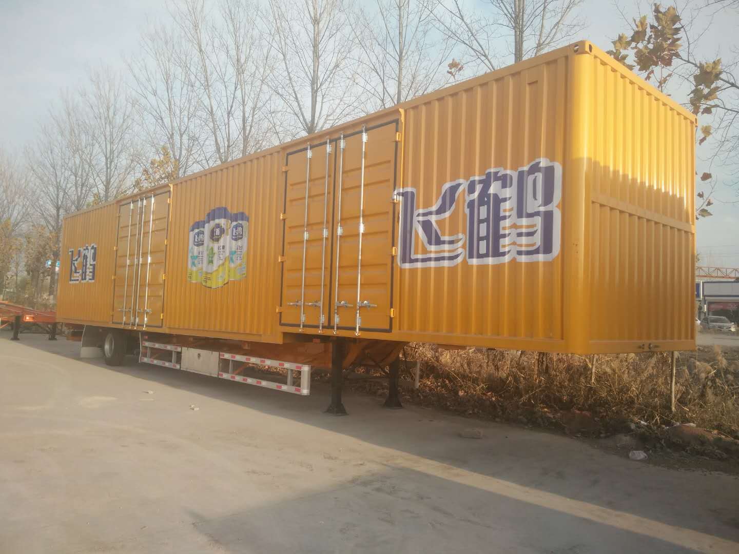 3軸集裝箱骨架車