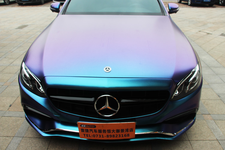長(zhǎng)沙壹捷奔馳E級(jí)漆面改色膜，讓您愛(ài)車(chē)瞬間擁有誘人的色彩！ 車(chē)身改色膜
